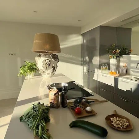 Casa Soleada Con Jardin Y Vistas Al Mar En